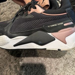 Women’s Puma sneaker